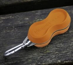 Magnet-igue Fly Holder